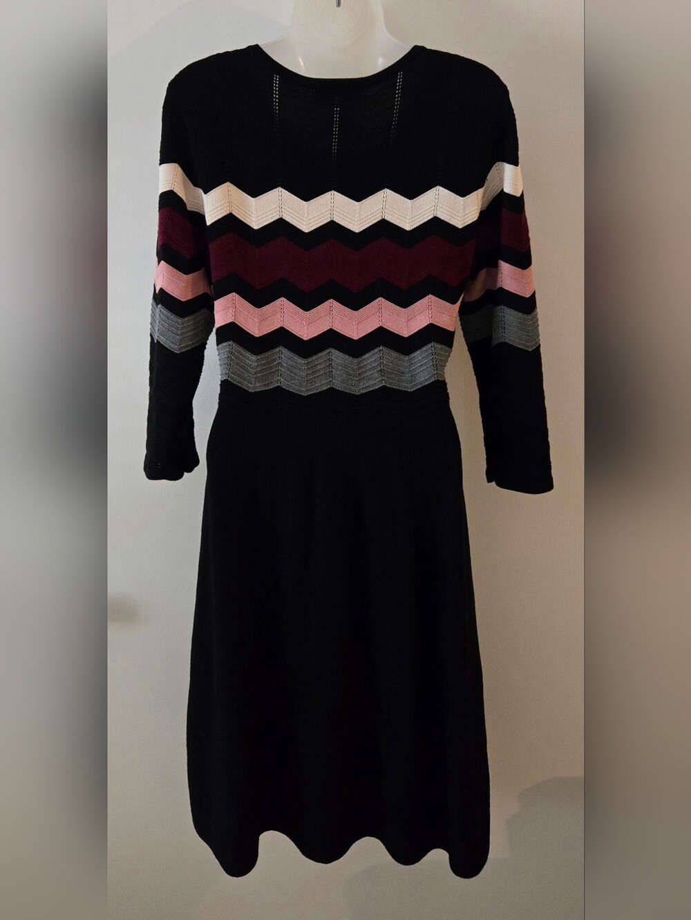 Sandra Darren Sweater Dress Black With Chevron Print Midi 3/4 Length Sleeves Euc - Picture 3 of 8